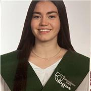 Me llamo Adriana, tengo 19 años y estudio Analisis de Datos. Hice el bachillerato tecnológico y puedo dar clases de mates y física y quimica